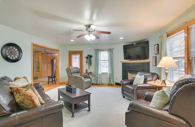 Large Home w/ Deck & Grill ~ 9 Mi to Virginia Tech