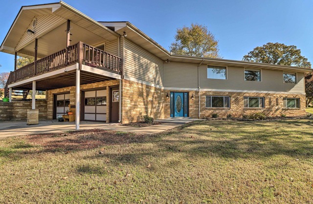 Large Home w/ Games: Walk to Bull Shoal Lake!