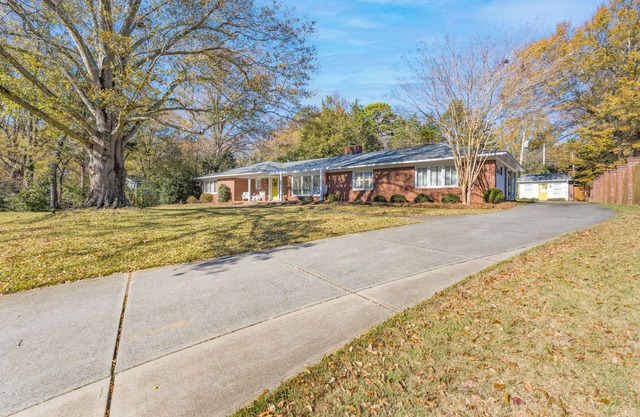 Large house in a quiet neighborhood (30 day min.)
