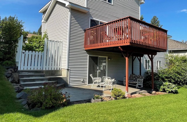 LARGE HOUSE IN ALL AGES GATED COMMUNITY ONLY 10 MINUTES FROM DOWNTOWN SPOKANE