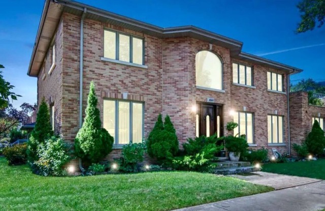 Large house in Chicago suburb