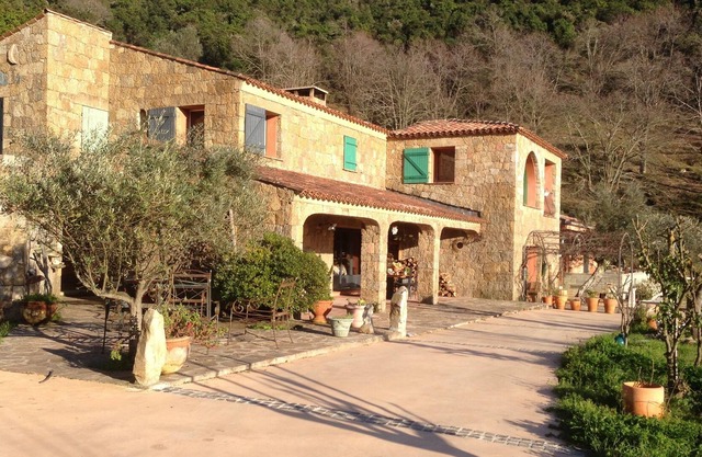 Un paradis à 30mns d’Ajaccio. maison de 300 m2, calme exceptionnel, piscine.