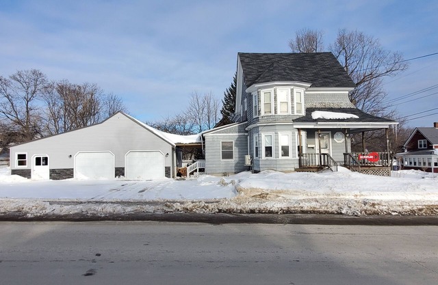 Large House on ATV and Snowmobile Trails
