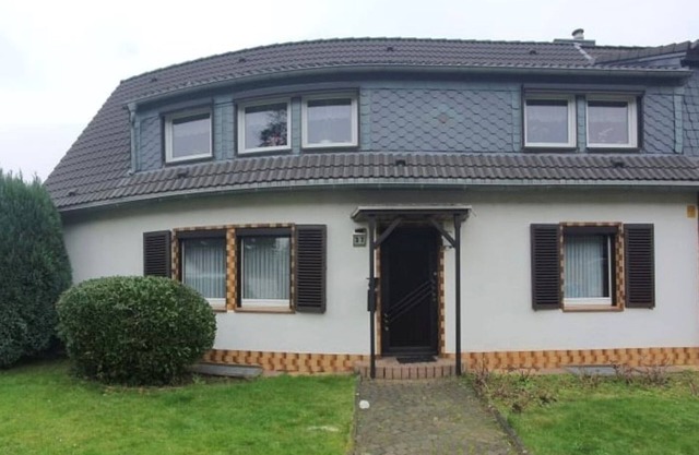 Large house with garden for large families, i.d. Proximity v. Exhibition halls and university hospital