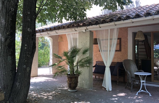 Grande Maison, avec piscine, idéale pour 2 ou 3 familles.