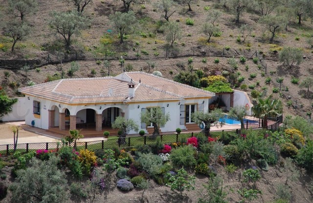 Grande maison, dans un endroit isolé avec piscine privée et vue imprenable