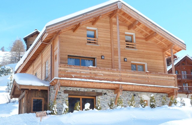 GRAND CHALET INDIVIDUEL CLASSE 4 ETOILES , ENSOLEILLE , CALME ;