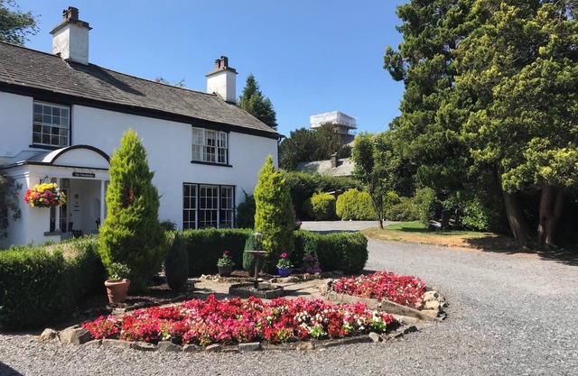 Large Lake District House in Hawkshead. Ensuite Rooms, Pets, Parking & Garden