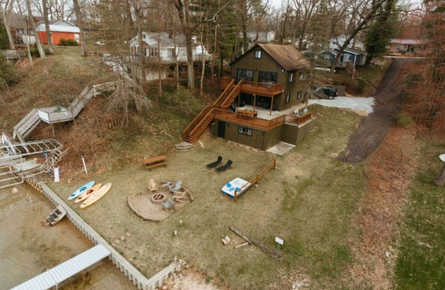Large Cottage w/ HotTub, Private Beach, Media Room
