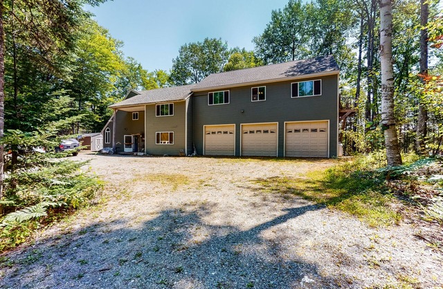 Large lakefront home great for multiple groups - dogs welcome