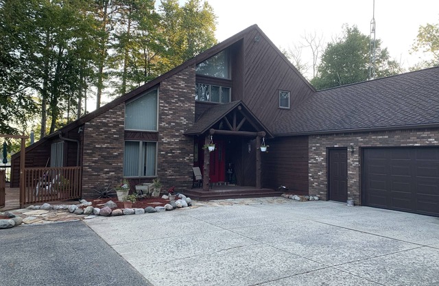 Large Lakefront Home with Inground Heated Pool - Sleeps 23+