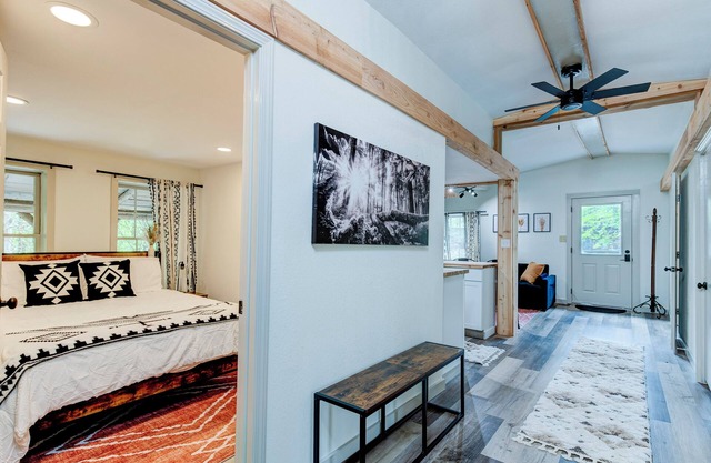 Large Lodge within walking distance to downtown Waynesville - sleeps 16