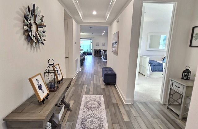 LARGE <new> Luxury Home in Palm Coast: 3 bathrooms + 86" TV + Office