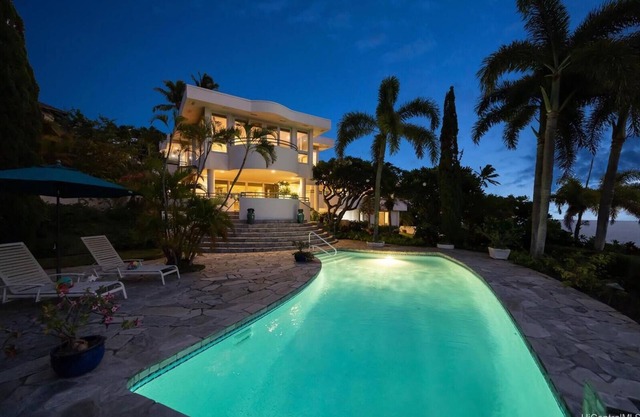 Large Luxury Home w/ pool and Ocean Views. Special discounted rate March 2025