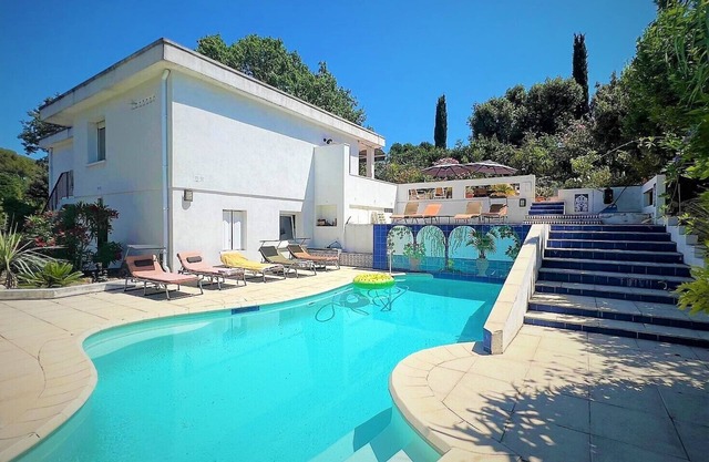 Grande villa méditerranéenne, au calme, grande piscine privée, proche de Cassis