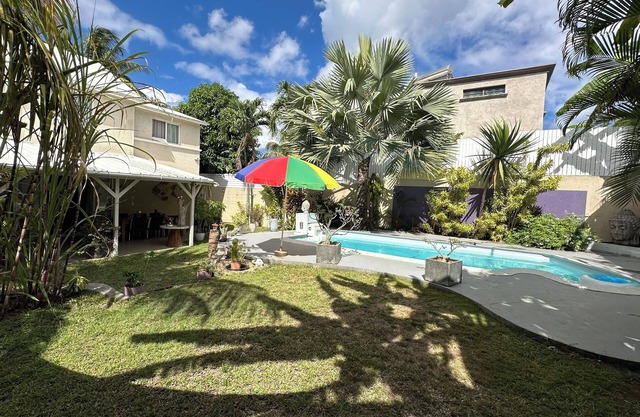 Grande maison moderne près de la plage de Mon Choisy et proche commerces