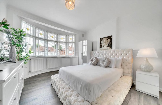 Modern Large 3 Bedrooms House Private Parking London Norwood