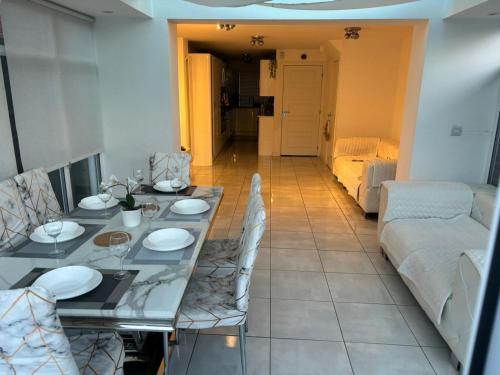 Large Modern House Ideal for Work Stays & Groups