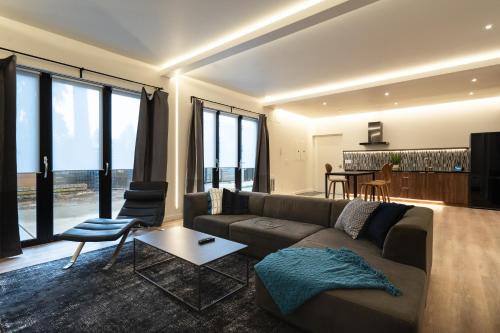 Large Modern Loft in Central Location