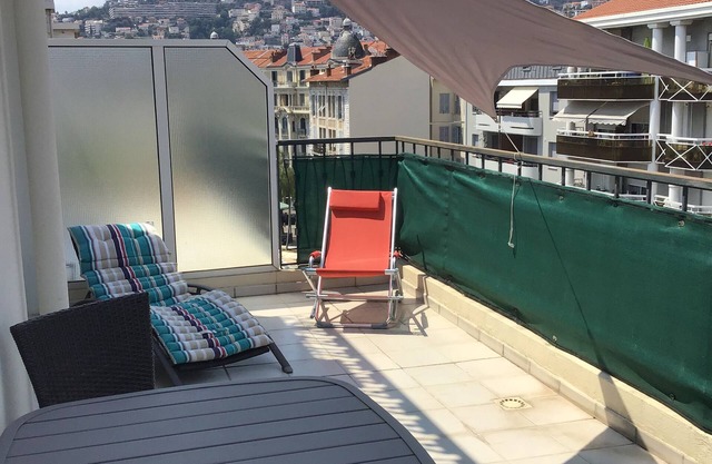APPARTEMENT MODERNE 33m2, CUISINE SÉPARÉE AVEC TERRASSE, QUARTIER LIBERATION