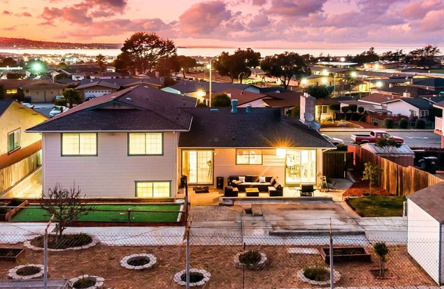 Large Monterey Bay house with free aquarium tix