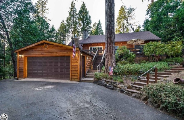 Large Mountain, Pet Friendly Home w/Game Room & Twain Harte Lake Access