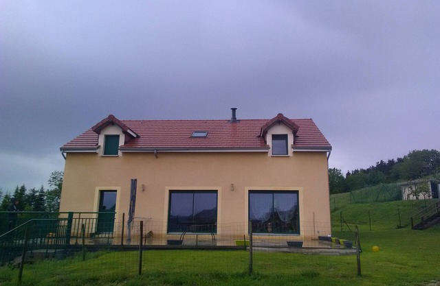 Grande maison neuve,163 m2, terrain, jardin idéale pour ballades
