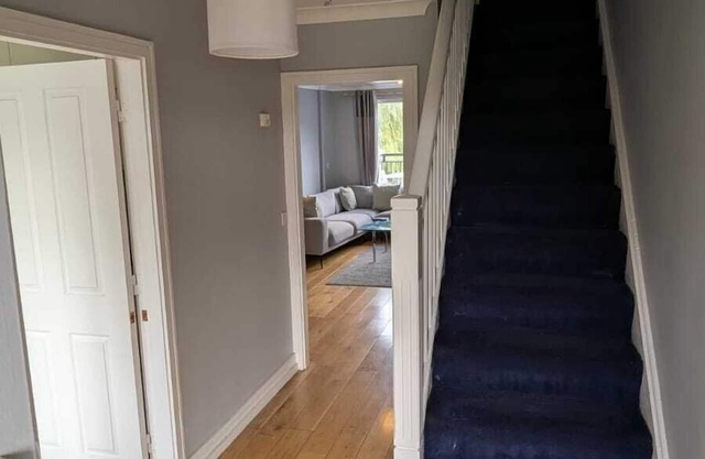 Large, Newly updated 3BD Duplex, 20Min to Airport