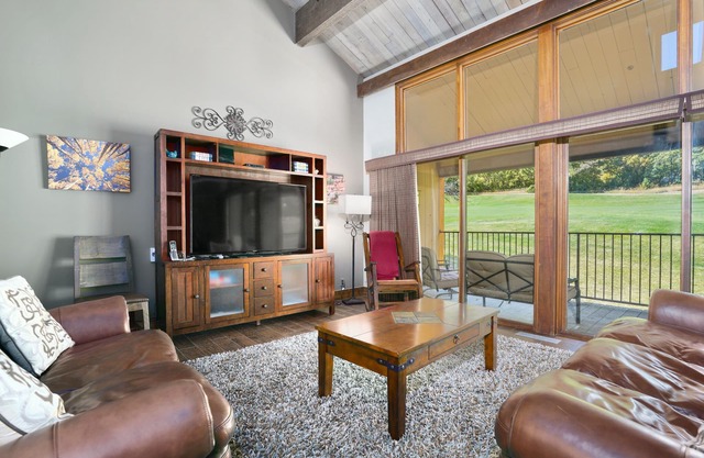 Réservez dès maintenant pour profiter de la meilleure offre de la saison! Luxueux condo près de la station de ski