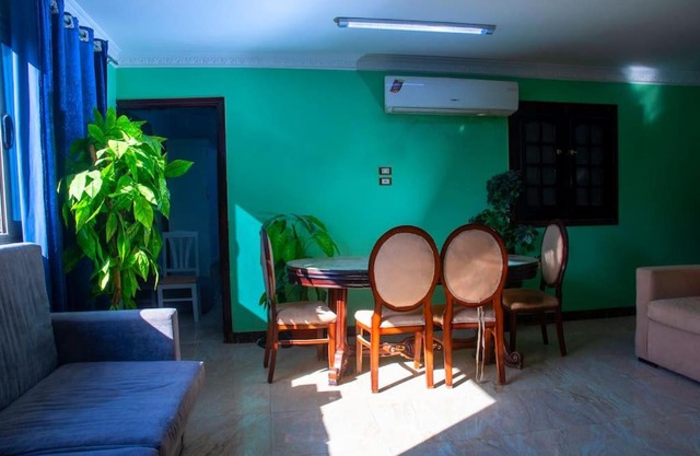 Large Nile View apartment 3 Rooms Air-con Downtown