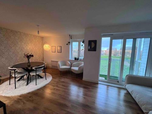 Large One bedroom property with parking & balcony