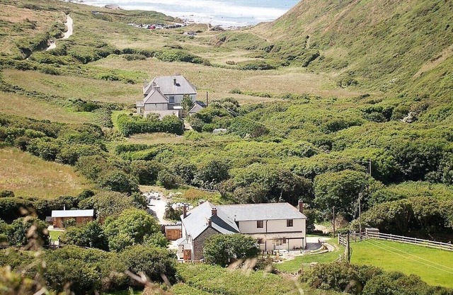 Large, open-plan family house by the beach. Sleeps 14.