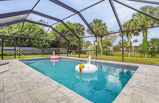 Large Outdoor Living Space, Pool Table and Heated Pool - Oasis of Port Charlotte - Roelens