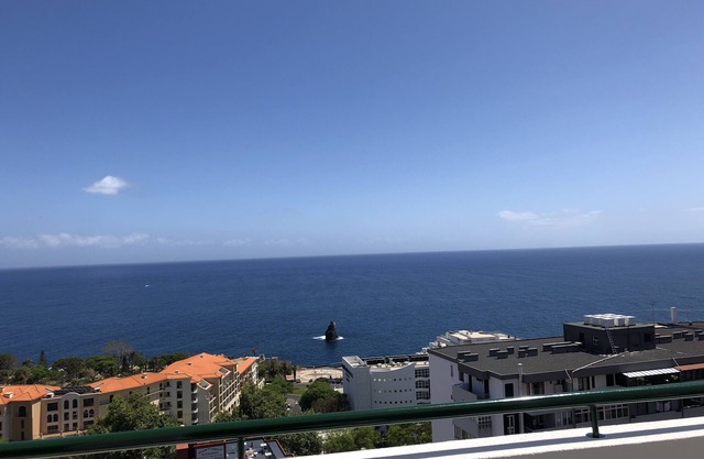 Penthouse 160m2 grand, calme avec vue sur la mer, dans la zone touristique de Funchal