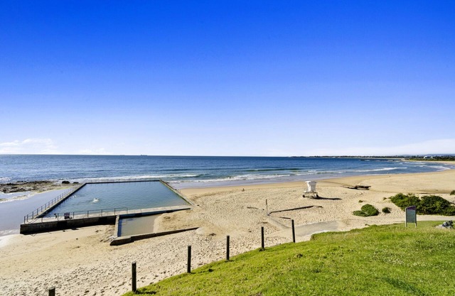Large, private coastal retreat with lovely garden and short walk to the beach!