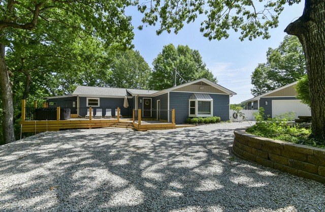 Large, private home mins to Silver Dollar City!