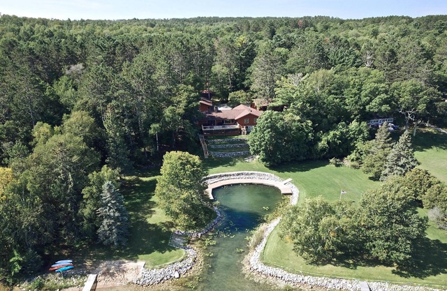 Propriété privée du lac avec la place pour beaucoup! Parfait pour les familles et les groupes
