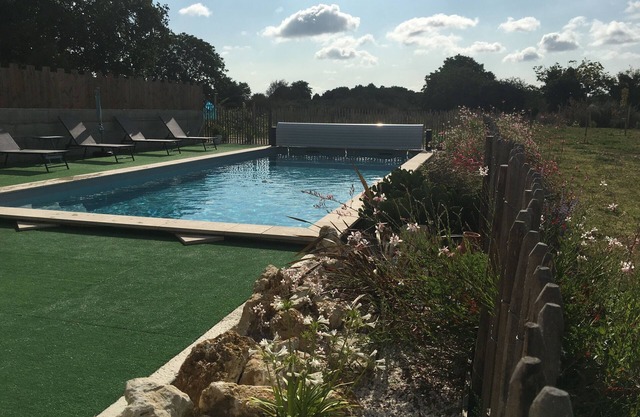 Grande maison au calme avec piscine pour vacances entre amis et famille