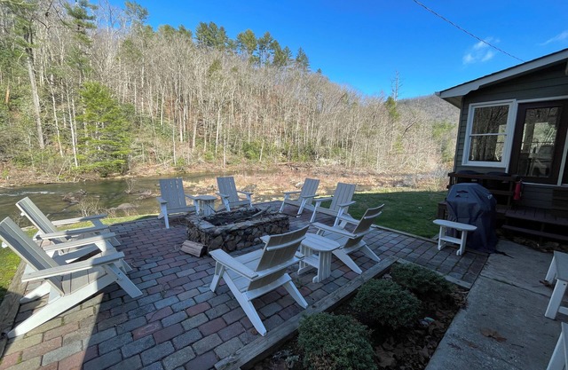 Large Recently Renovated Home on the Amazing Cheoah River: 8 miles to the Dragon