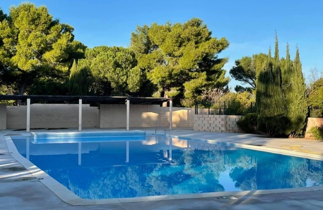 Grand duplex rénové 6/8 personnes Domaine Privé avec 2 piscines - 10 min plages