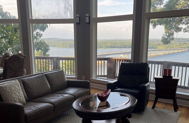 Large river-view home convenient to the city, freewsys and sirport.