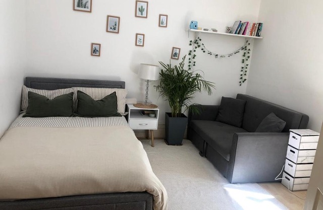 Large room near the Leicester University & City center