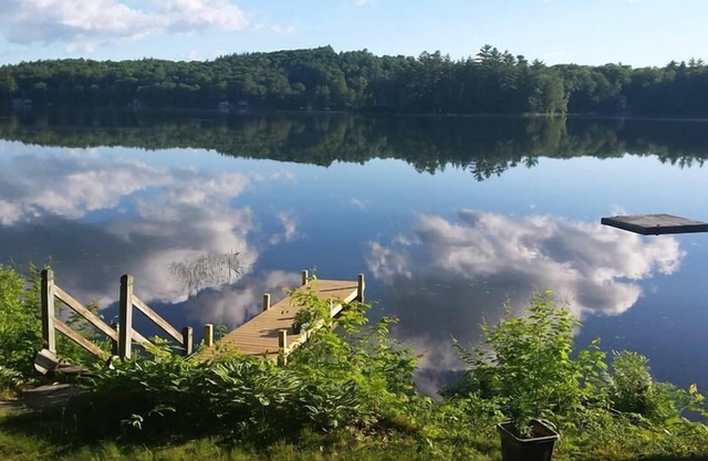 Grand Rustic Cabin Lakeside Dans le sud du Maine, conviviale et familiale Animaux Bienvenue