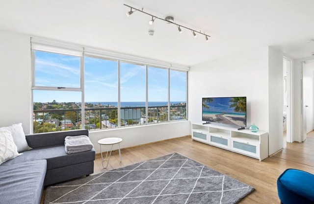 Large, Seaside 2 Bedroom home with Ocean Views