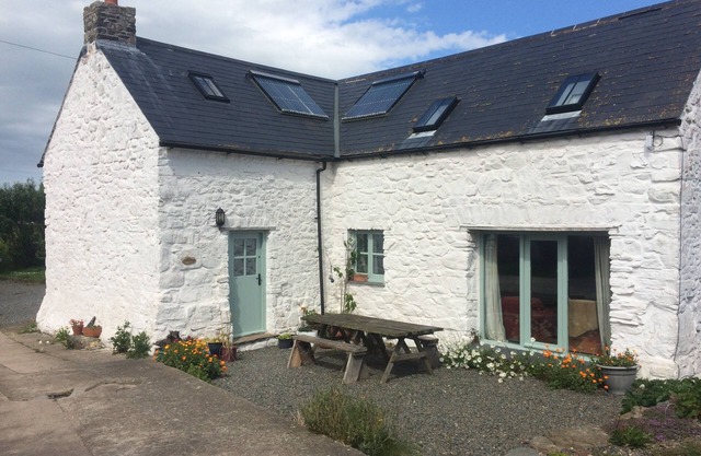 Grand Cottage spacieux dans un endroit côtier, peut accueillir jusqu'à 12 dans 4 chambres