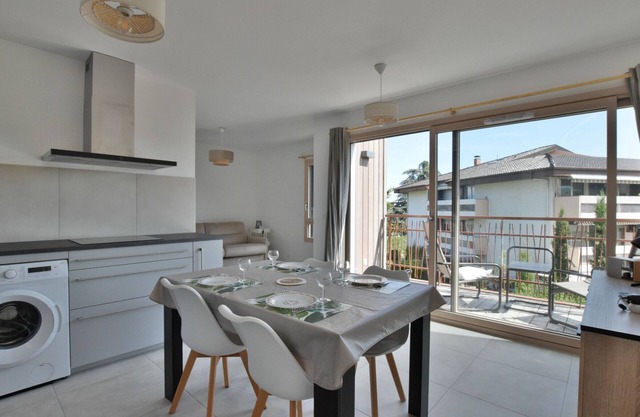 Large studio in Thonon, near lake with parking