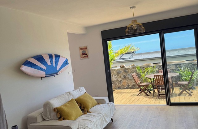 Grand Studio à l'Etang-Salé, au calme avec vue sur la mer !