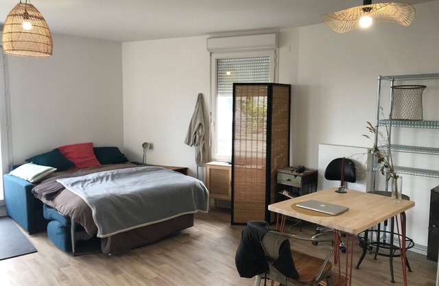 Grand studio accès direct à Paris