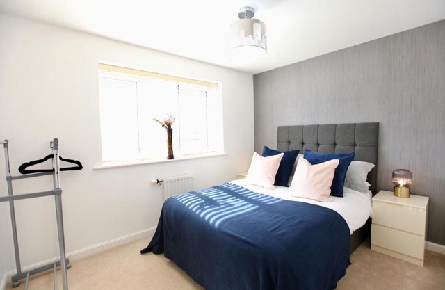 Large Stylish Cambridge House (4BR/Free Parking)