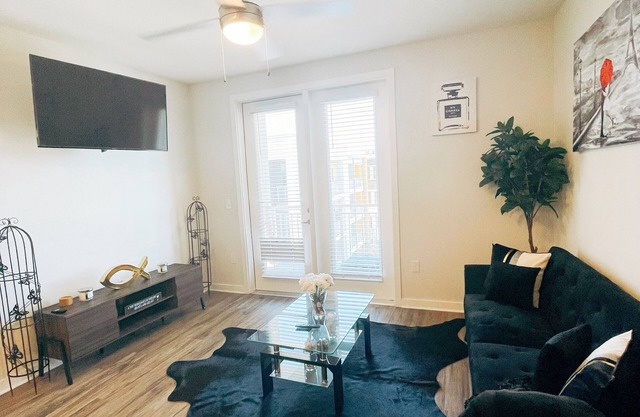 LARGE STYLISH ONE BEDROOM/ ONE BATH w/ Balcony & POOL+ AMENITIES